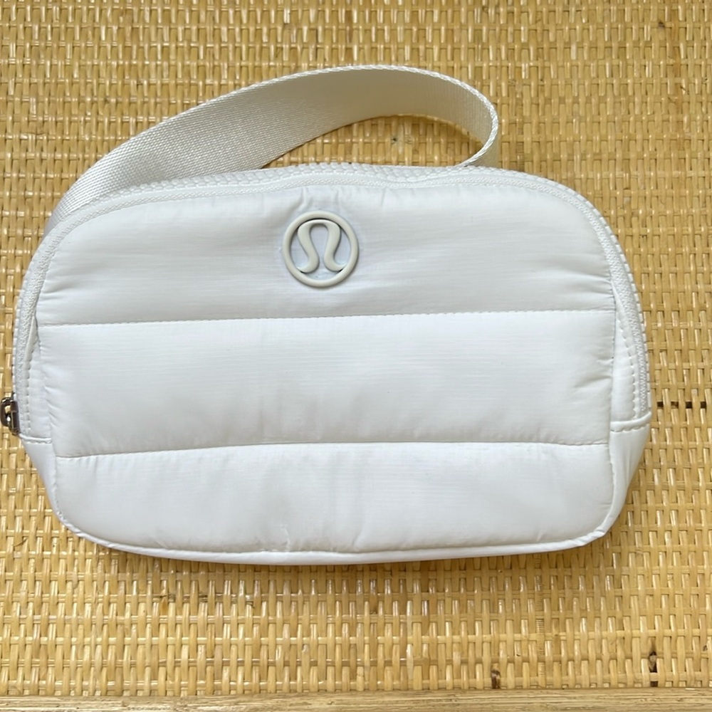 Lululemon Everywhere Belt Bag “Wunder Puff”